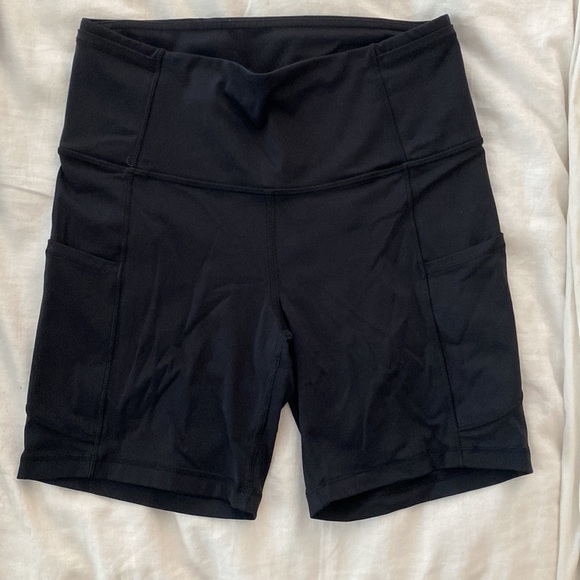 Lululemon Women’s Black Fast and Free High-Rise Short 6" (Non-Reflective) Size 6 - Picture 7 of 8